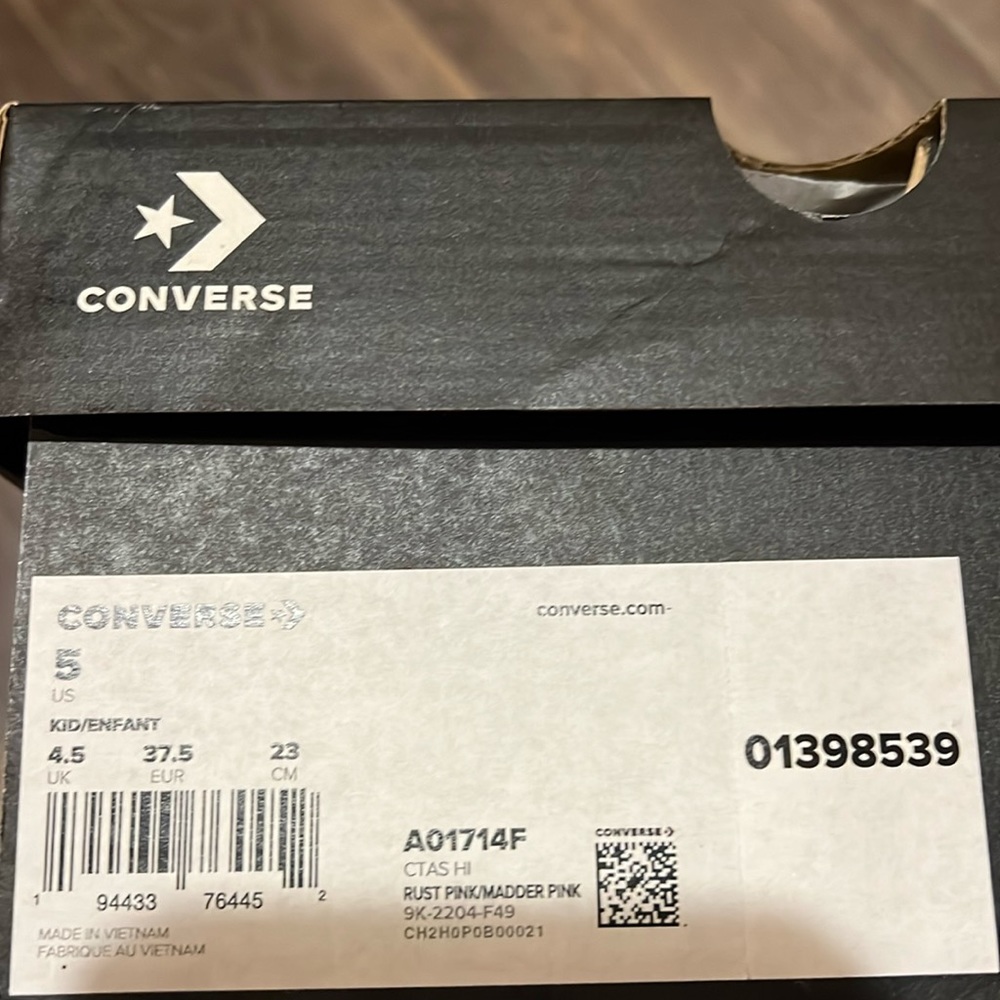 Brand New in Box Converse Limited Edition Hummingbird Shoe